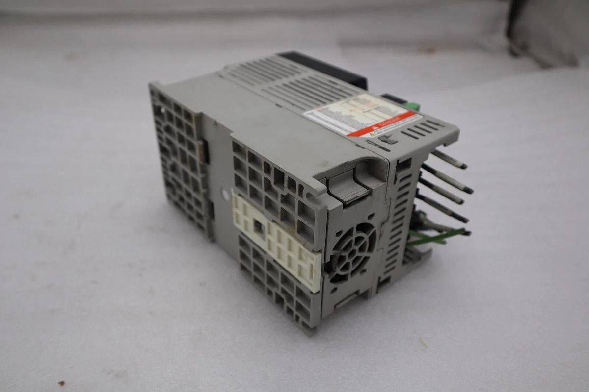 Used Allen Bradley 22B-D2P3N104/A PowerFlex 40 480V 3-Phase 0.75kW 1HP AC Drive #H168