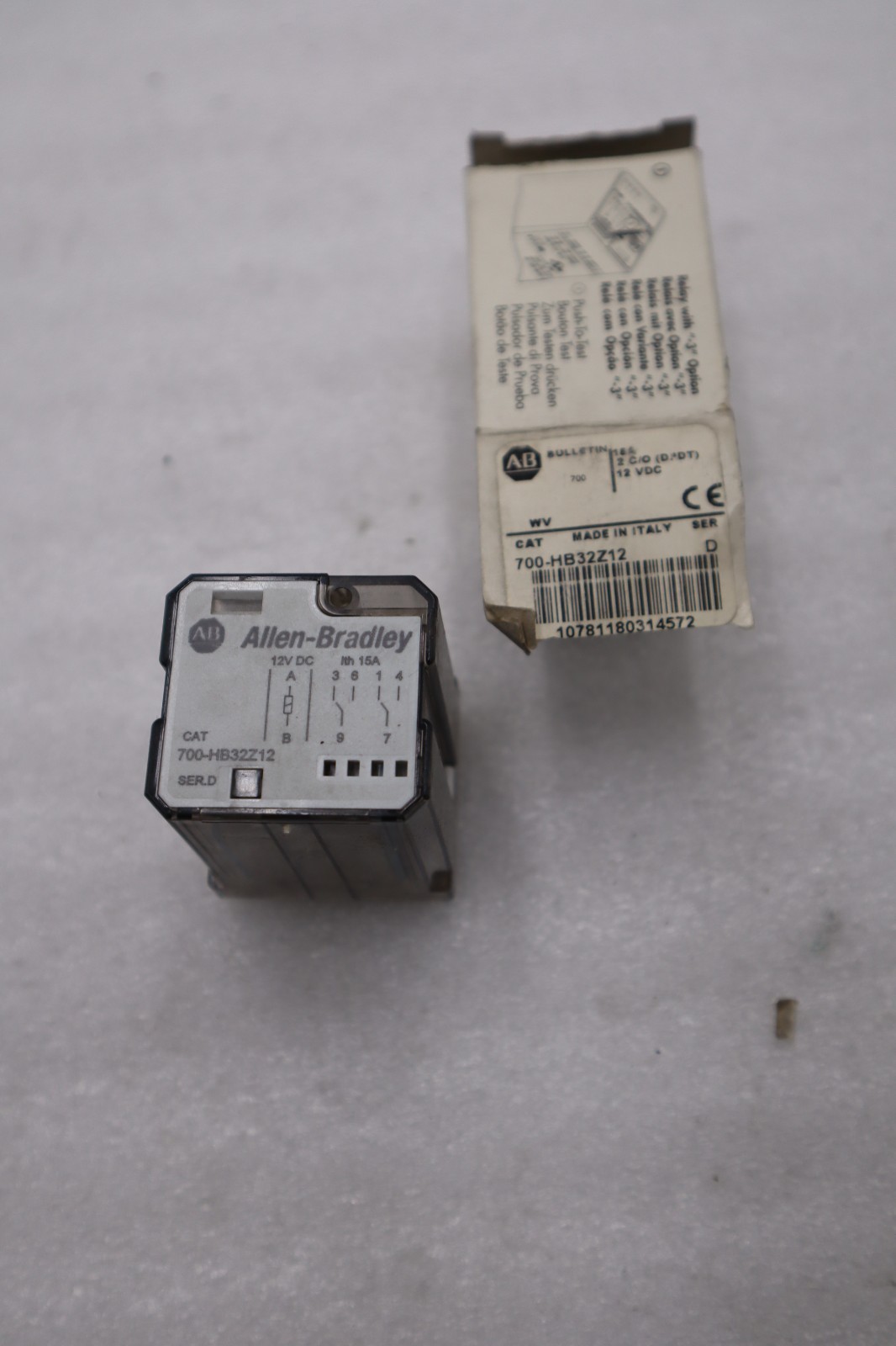 Used NEW OPEN BOX AB Allen Bradley 700-HB32Z12 General Purpose Relay STK 2082CC