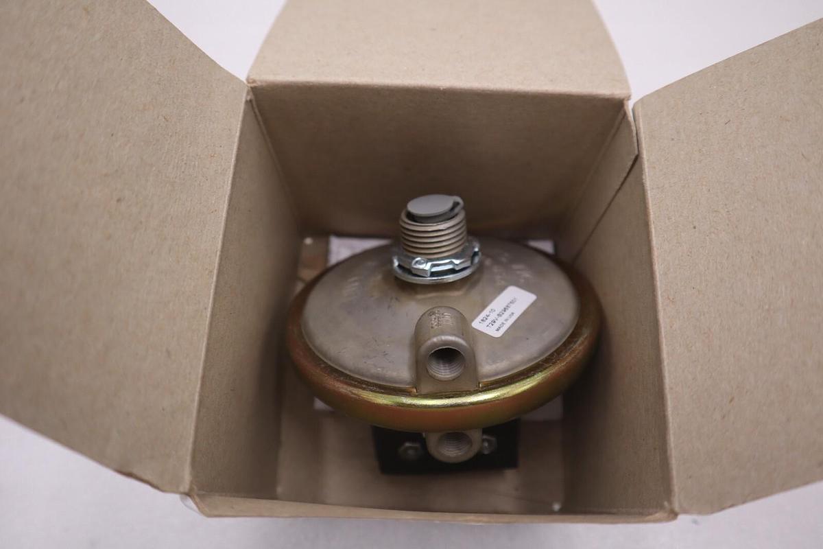 Dwyer Pressure Switch 1824-10 10 Psi Surge Pressure 25 NEW IN BOX STOCK G397A