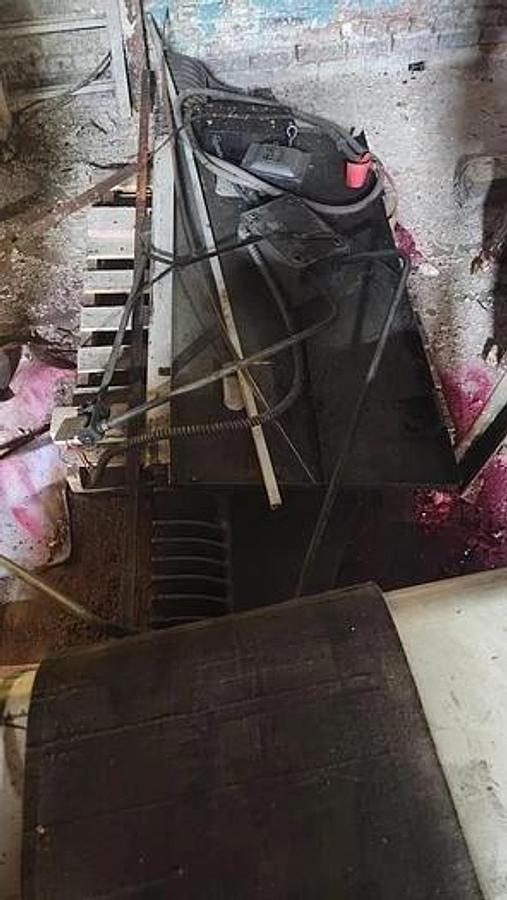 Used 84" WIDE HARRIS SEYBOLD CJH-S GUILLOTINE CUTTER