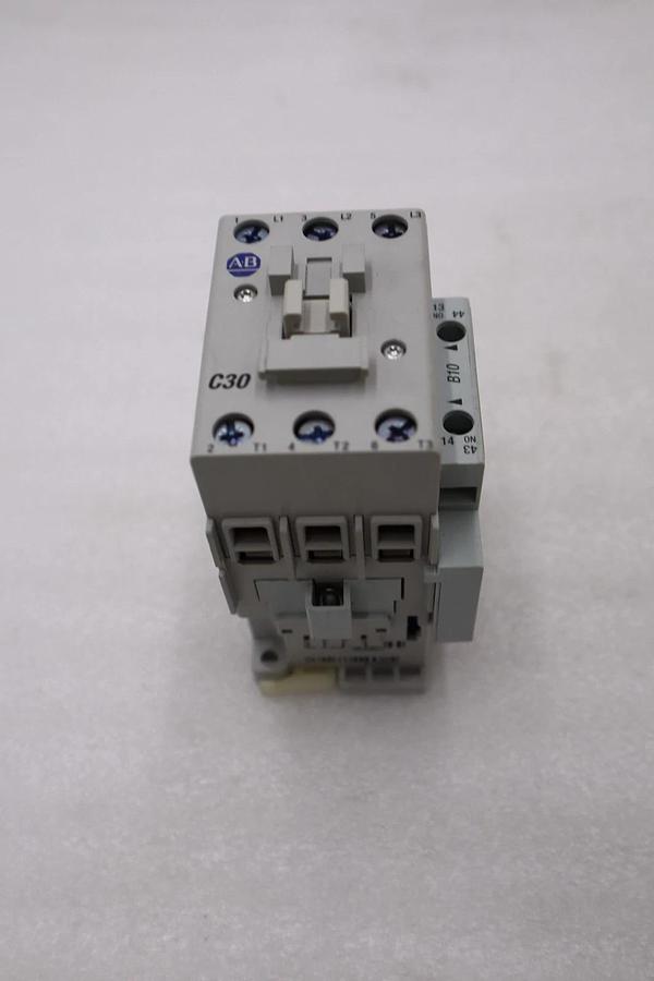 Used AB Allen-Bradley 100-C30*00 Series-C 600VAC Contactor STOCK H1546