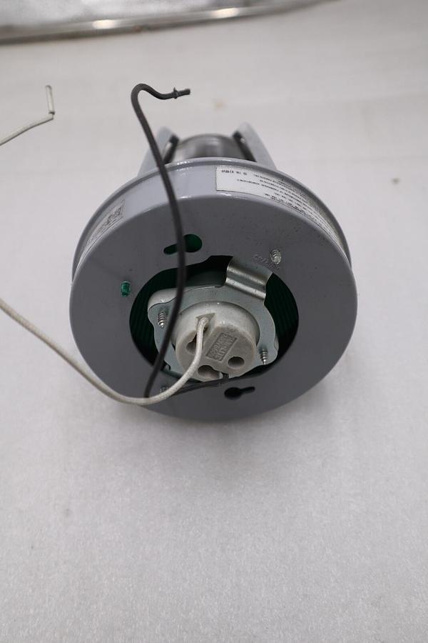 Crouse Hind VXH15 Lighting Fixture Enclosed Max Watt 150 Max Lamp STOCK H856