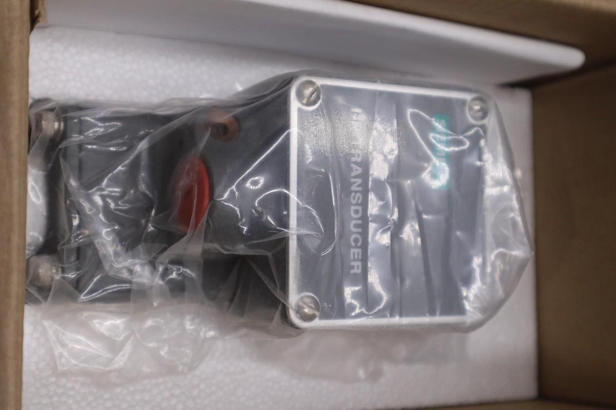 SIEMENS 77-8 I-P TRANSDUCER ELECTRIC TO PNEUMATIC TRANSDUCER NEW IN BOX #GF-935