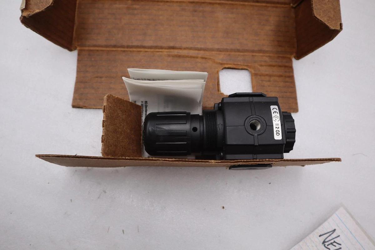 NEW OPEN BOX NORGREN R73G-2GK-RMN REGULATOR STOCK G79B
