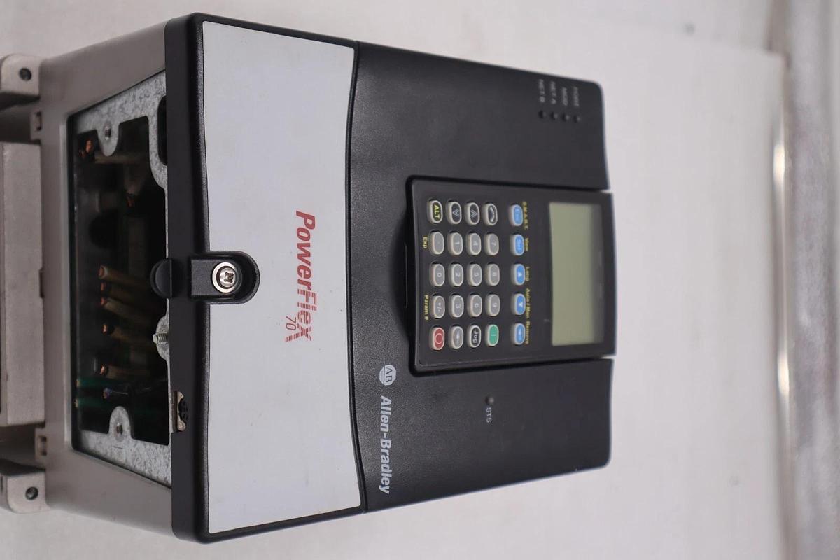 Used 20AD8P0A3AYNANC0 ALLEN BRADLEY POWERFLEX 70 5HP AC DRIVE 480 VOLT STOCK 3301