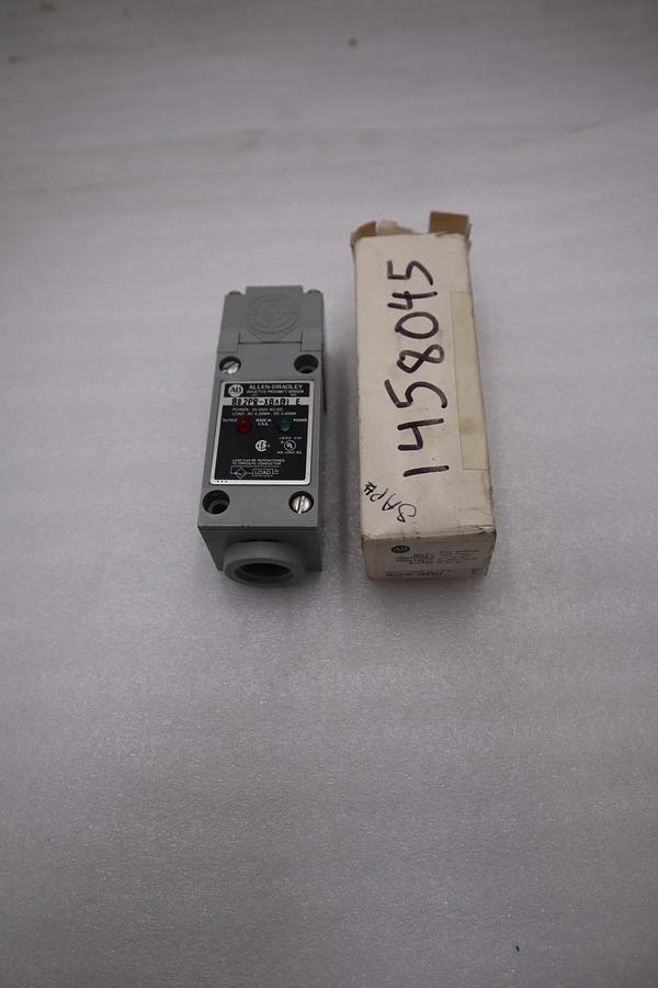 NEW ALLEN BRADLEY 802PR-XBAB1 SELF CONTAINED PROXIMITY SWITCH STK H856A