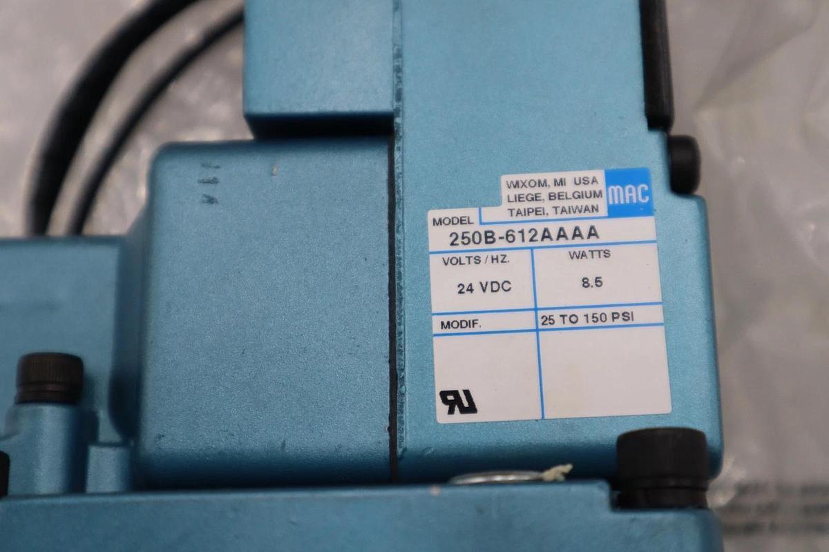 Used NEW IN BOX MAC VALVES INC 57D-12-612AA / 57D12612AA STOCK H1037