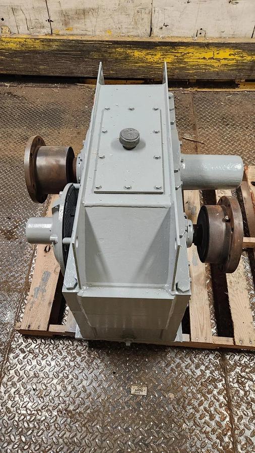 Used FALK ENCLOSED GEAR DRIVE SPEED REDUCER 3.650 RATIO 2090Y1-LR