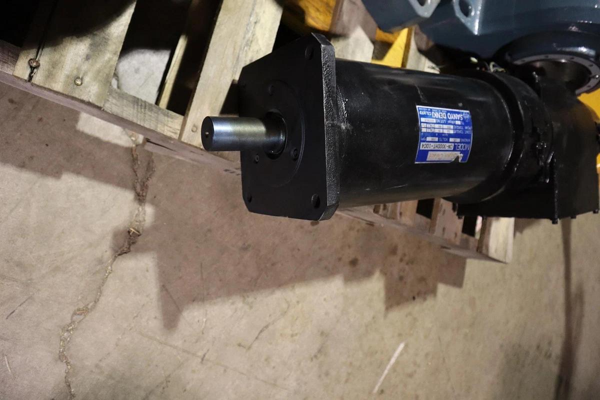 Sanyo Denki CN-3000HT-10C4 Servo Motor 550kg-cm 1000rpm 125v-dc STOCK HP101