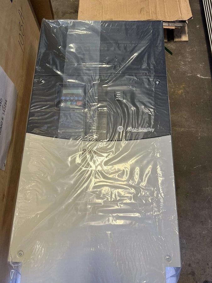 Used NEW ALLEN BRADLEY POWERFLEX 400 DRIVE 200 HP DRIVE 22C-D260A103 STOCK S-230