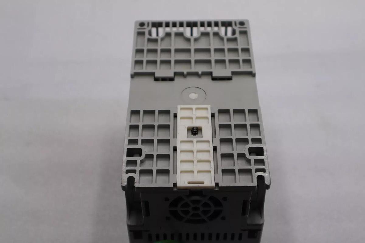 Used ALLEN BRADLEY 22B-D2P3N104 POWERFLEX 40 0.75kW/1.0HP SER A STOCK #1895