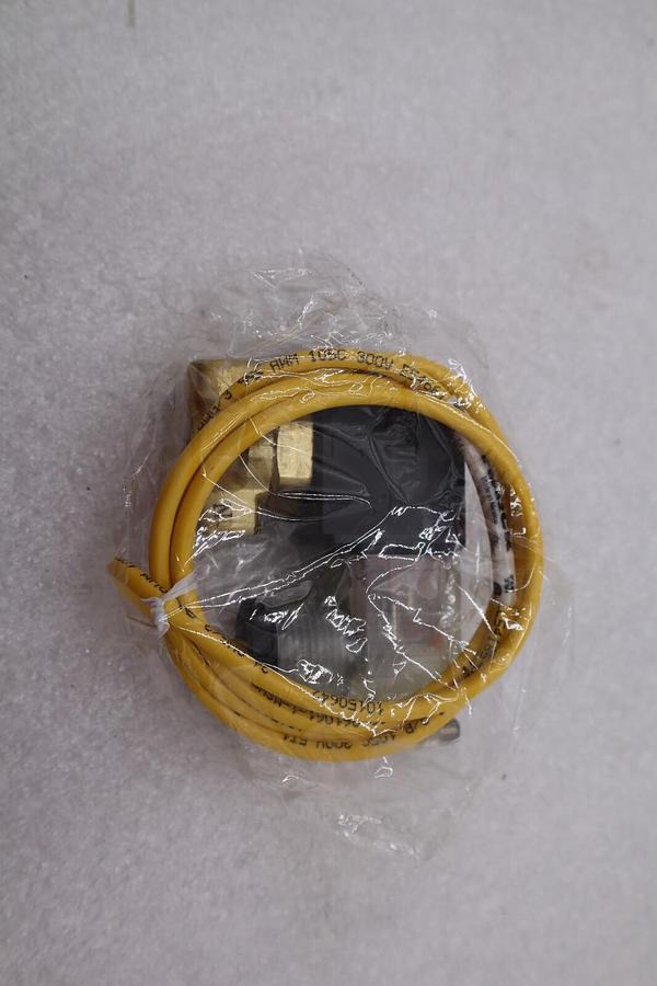Used NEW SMC VX2130-02N-5DZ1 24V COIL ORIFICE 4.5MM SOLENOID VALVE STOCK 1408-A