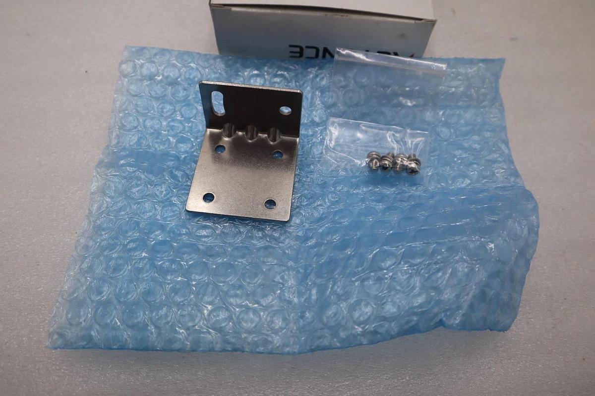 NEW OPEN BOX KEYENCE CORP OP-87866 MOUNTING BRACKET STK H1135A
