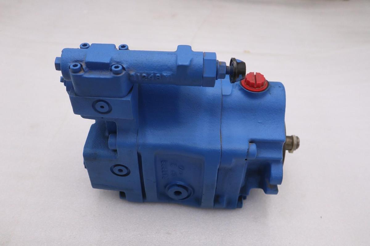 Used NEW EATON 123AL00359A PISTON PUMP PVM020ER STOCK GF-672
