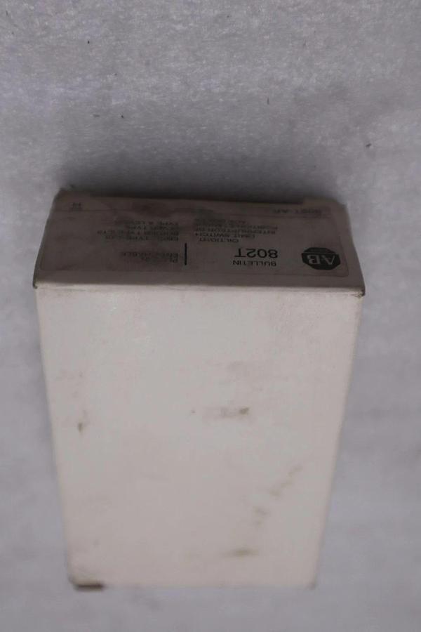 NEW OPEN BOX AB Allen-Bradley 802T-AP Oil Tight Limit Switch 802T-AP STK GF332A
