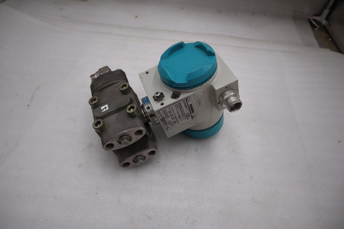 Used SIEMENS 7MF4433-1CA20-1NC6-Z SITRANS P DIFFERENTIAL PRESSURE TRANSMITTER GF1108