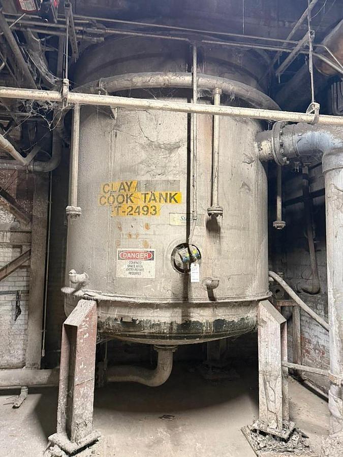 Used 3,400 GALLON STEEL PRO JACKETED STAINLESS STEEL TANK 9' TALL X 8' DIAMETER