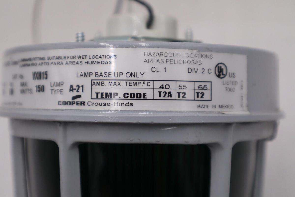 Crouse Hind VXH15 Lighting Fixture Enclosed Max Watt 150 Max Lamp STOCK H856
