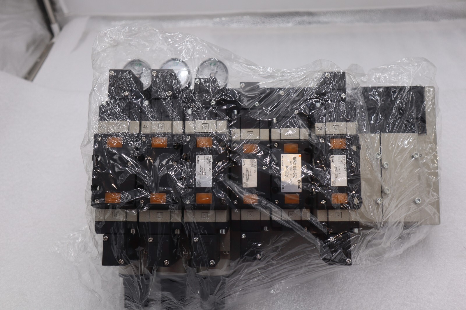 SMC VVFS4-J1T002 / VVFS4J1T002 NEW UNIT VV*FS* MANIFOLD VFS SERI *LQA STOCK S309