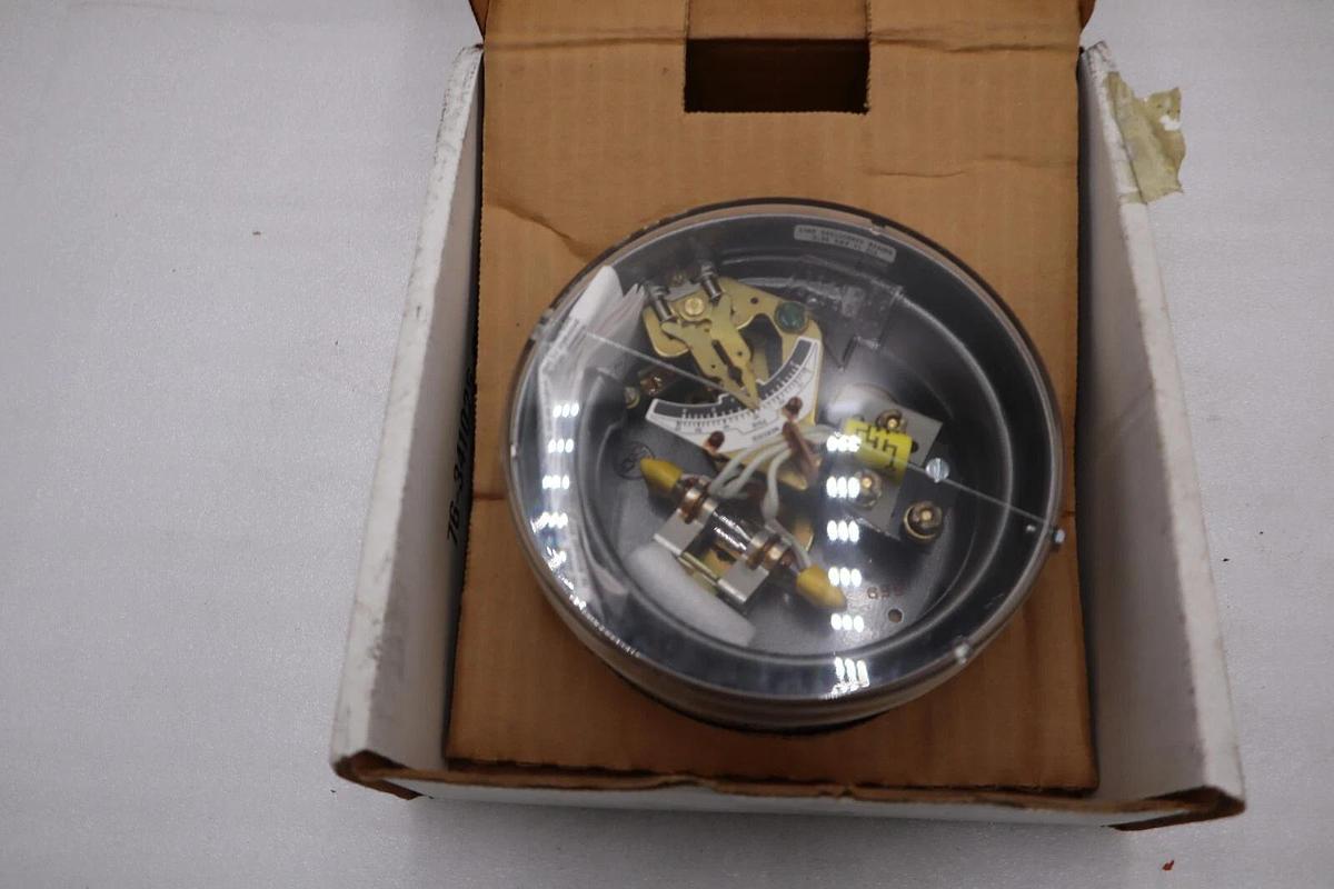 Used NEW Mercoid DWYER DA-31-153-5 Pressure Switch STOCK H445