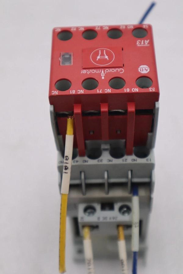 Used ALLEN BRADLEY 700-CF310Z* SER. A RELAY COIL WITH AB 100S-F SER. B STOCK L-163-A