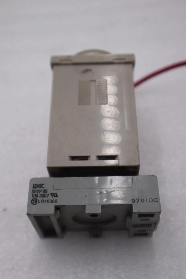 OMRON H3BH-8 TIMER 24 VAC 5A 250VAC 50/60HZ STOCK #K-3628