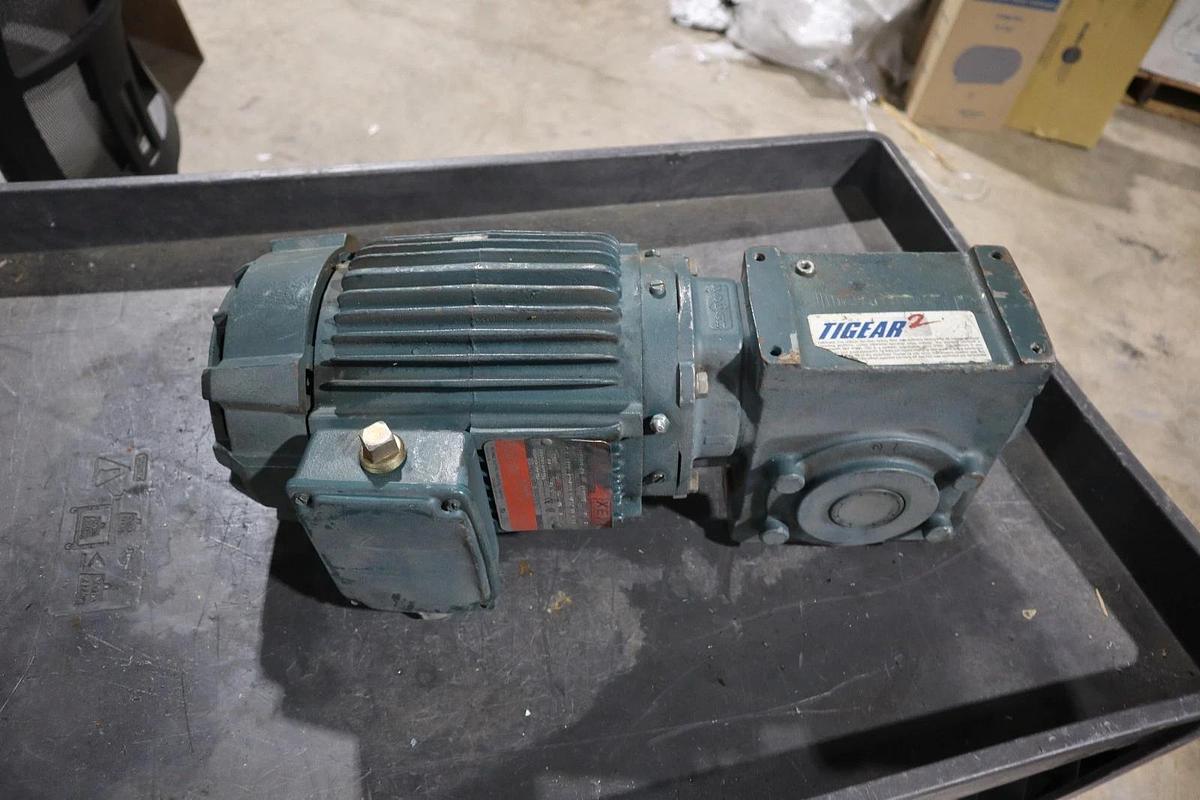 Used Dodge Tigear-2.  26Q20L14 Right Angle Speed Reducer w/ Motor STOCK HP148