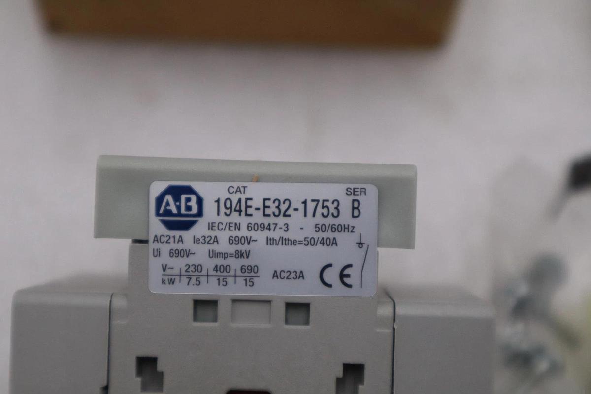 NEW OPEN BOX AB 194E-E32-1753  ALLEN BRADLEY LOAD SWITCH STK GF149A