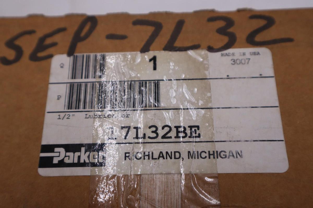 Used NEW OPEN BOX Parker 17L32BE Lubricator STOCK GF204A