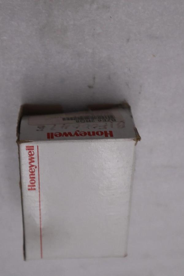 Used HONEYWELL BZE6-2RQ8 MICRO SWITCH NEW IN BOX STOCK G-134B