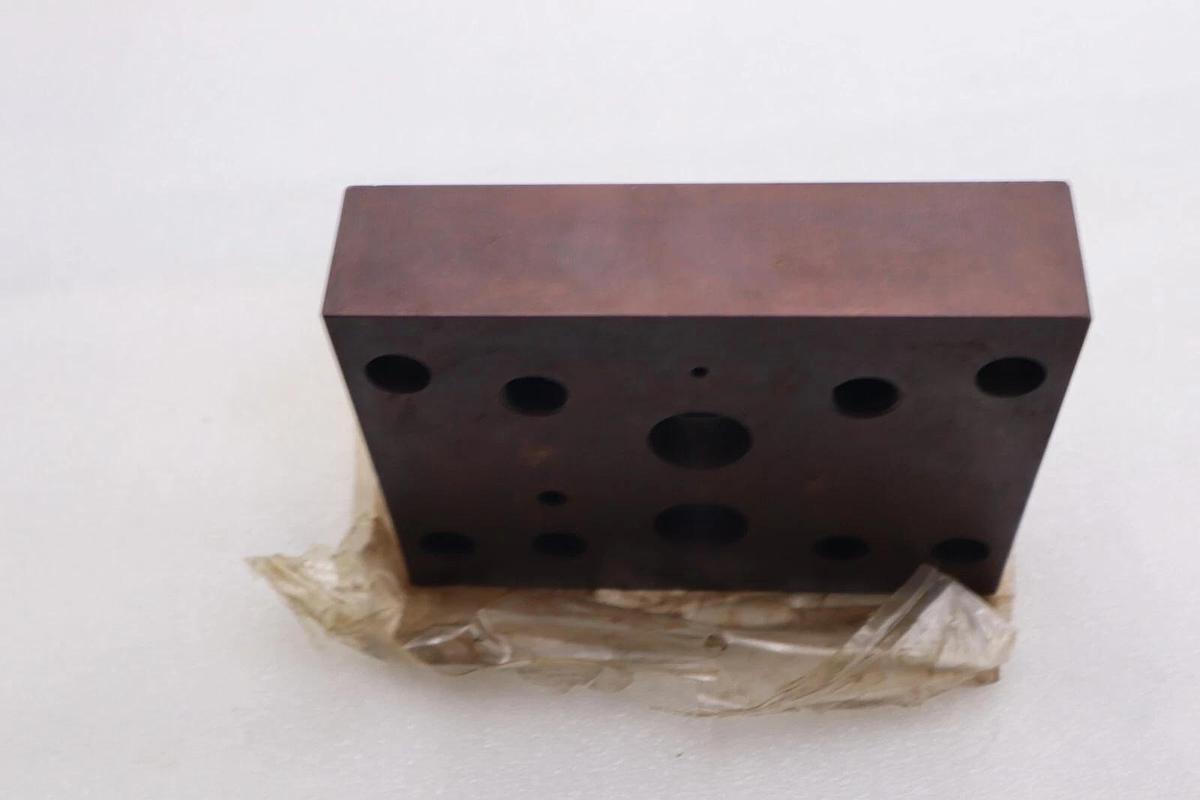 Used Parker Hydraulic Manifold Block Sub Plate Model# SPR6V6 Stock L-568