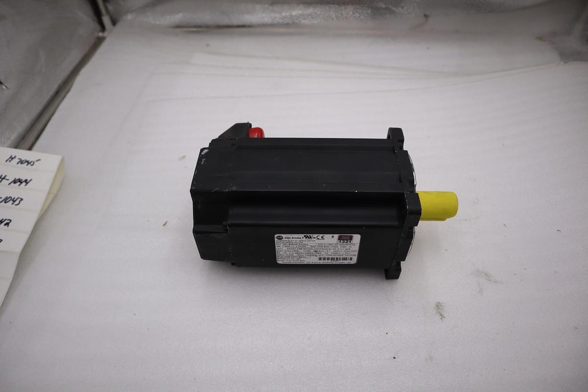 Used ALLEN BRADLEY MPL-B4540F-RJ22AA / MPLB4540FRJ22AA SERVO MOTOR NEW STOCK H1034