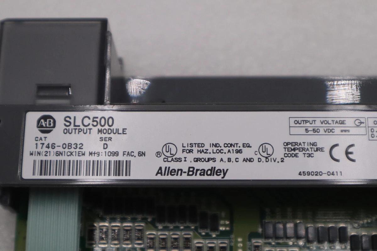Used ALLEN BRADLEY 1746-OB32 SER D SLC500 OUTPUT MODULE STOCK L-685C