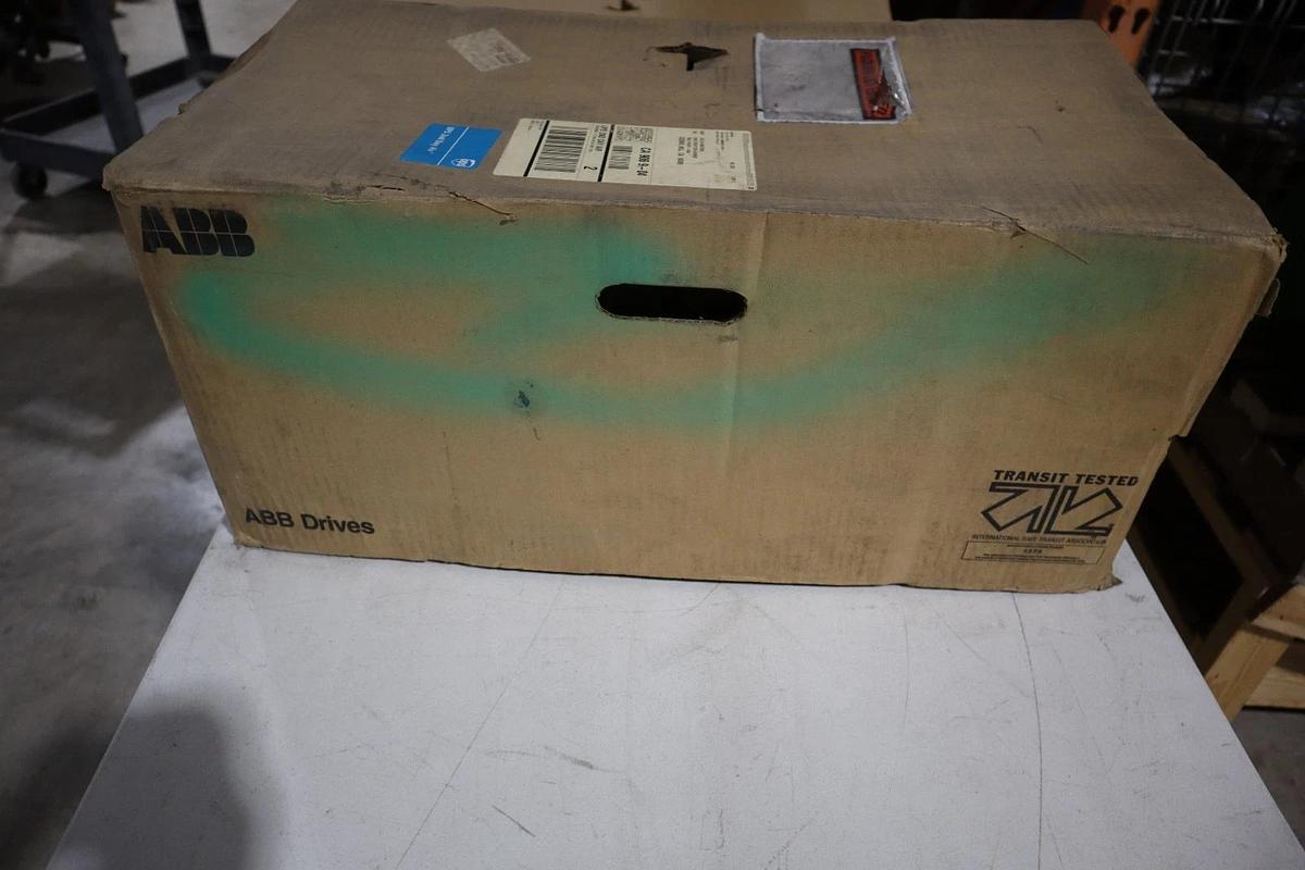 Used ABB ACS800-U1-0009-5+B056+P901 AC Drive 7.5 HP 5.5 kW - NEW IN BOX - STK 1529CC
