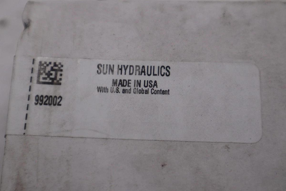 Used Sun Hydraulics 992002 STUD KIT - NEW IN BOX - STOCK GF220A