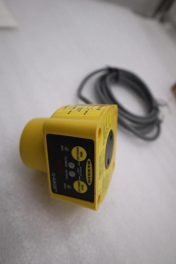 Used BANNER ENGINEERING QT50ULB ULTRASONIC SENSOR - STOCK GF134A