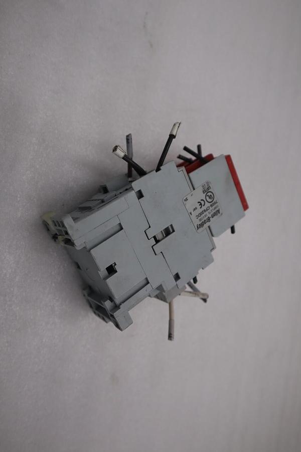 Used Allen-Bradley 700S-CF620DC/ 700-CF310* 100S-F Safety Control Relay #K-1227A