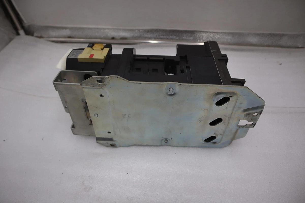 Used AB ALLEN BRADLEY 500F-DOD930 SER. A 120V CONTACTOR STK CC190