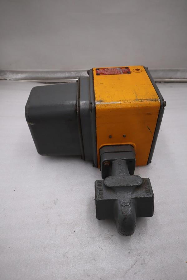 Used New Maxon 1.5" 5000 0 Natural Gas Shut Off Valve 70 PSI 115 Volt Trim 1-1 6 Sec