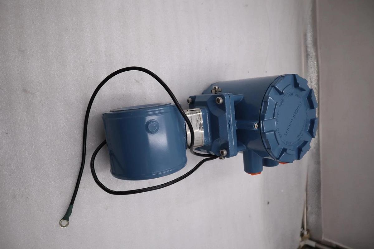 Used ROSEMOUNT HART 8732EMT1A1N5 / 8732EMT1A1N5 - NEW - STOCK 3107CC