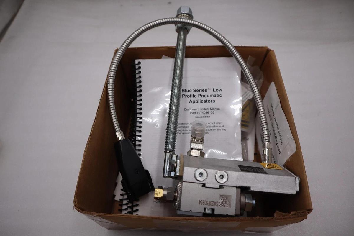 NEW Original Nordson 1057404 Gun SolidBlue S-4-LP-T 240 VOLTS 310 WATTS #H726A