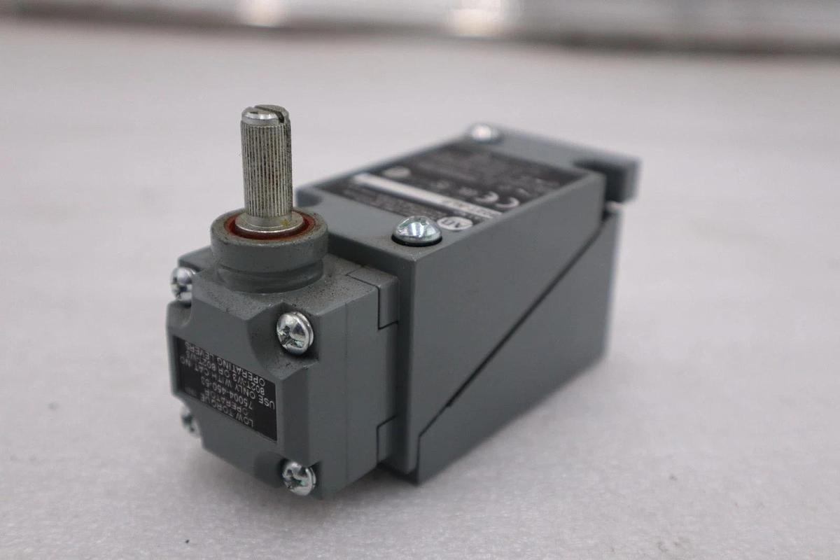 NEW OPEN BOX AB ALLEN BRADLEY 802T-ALP LIMIT SWITCH SER.J 802TALP STK K2111CC