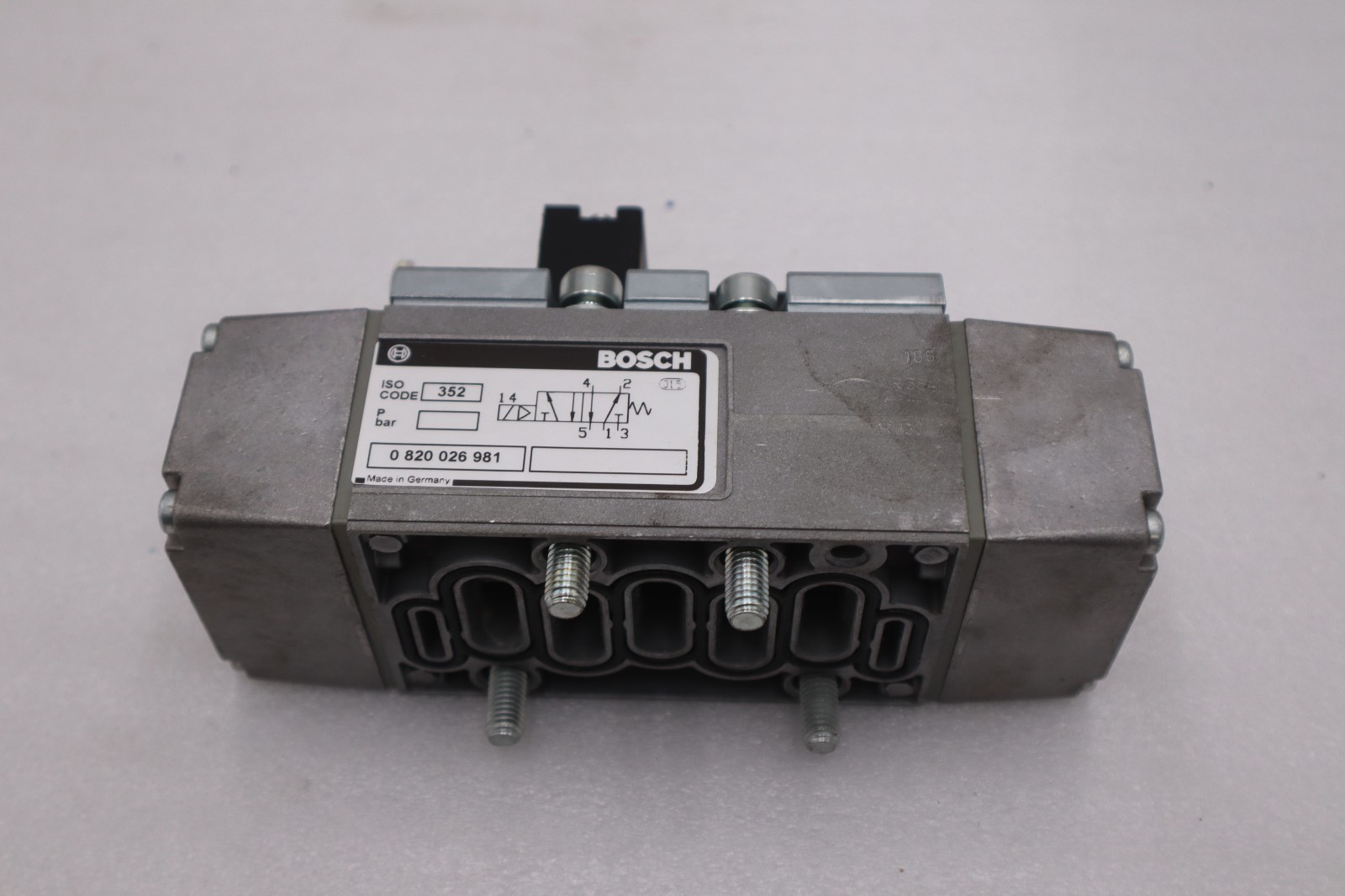 Bosch 0 820 026 981 Rexroth Single Solenoid Valve And Coil - STOCK GF570
