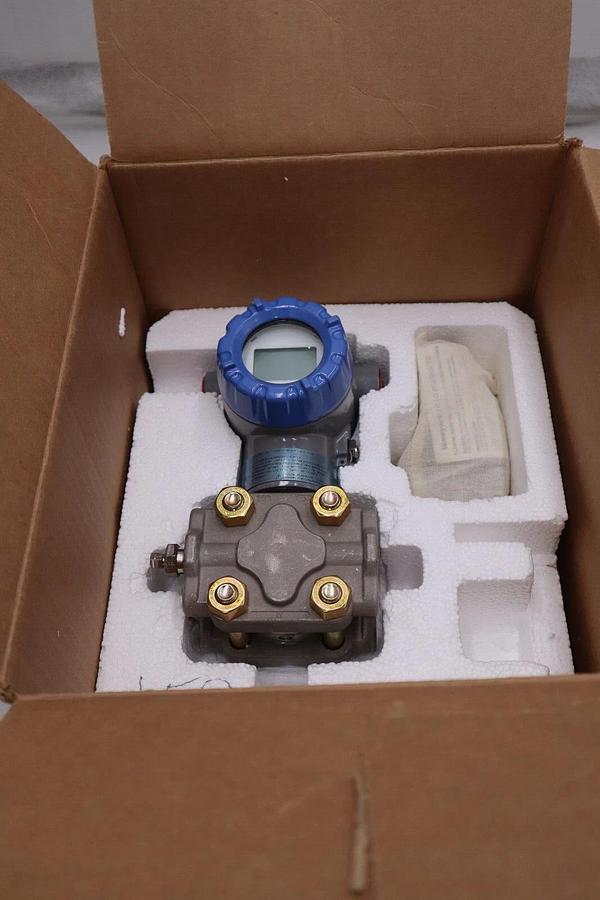 NEW Honeywell STD820-L1HC4AS-1-A-ADE-11S-A-20A0-00-0000 Transmitter STOCK 4591
