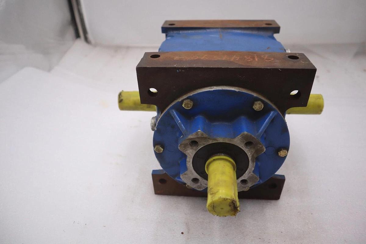 BONFIGLIOLI-RIDUTTORI RAN 28 DA RIGHT ANGLE GEAR UNIT STOCK #M-46