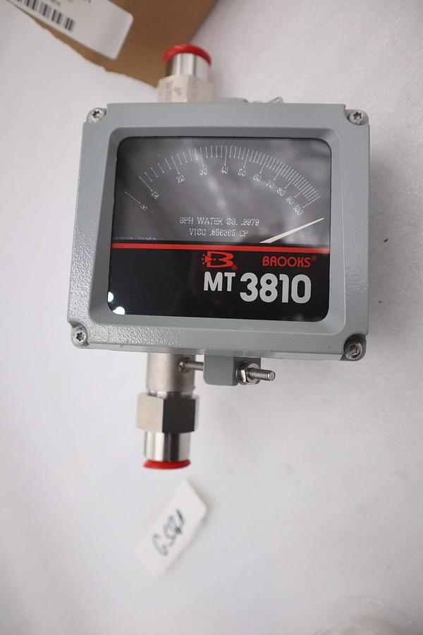 Used NEW OPEN BOX Brooks Instrument MT3810 Flowmeter 1300 PSIG 3810A12B1PAA1A1 G555A