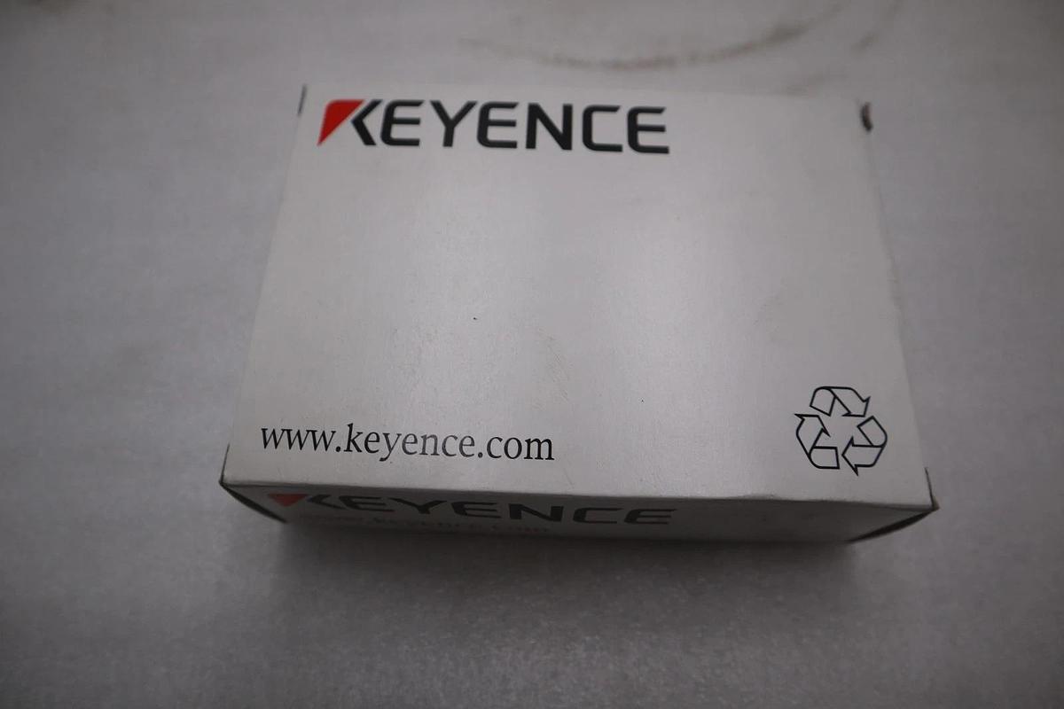 Used KEYENCE IL-1050 LASER SENSOR 2000 MW 10-55 HZ - STOCK GF412A