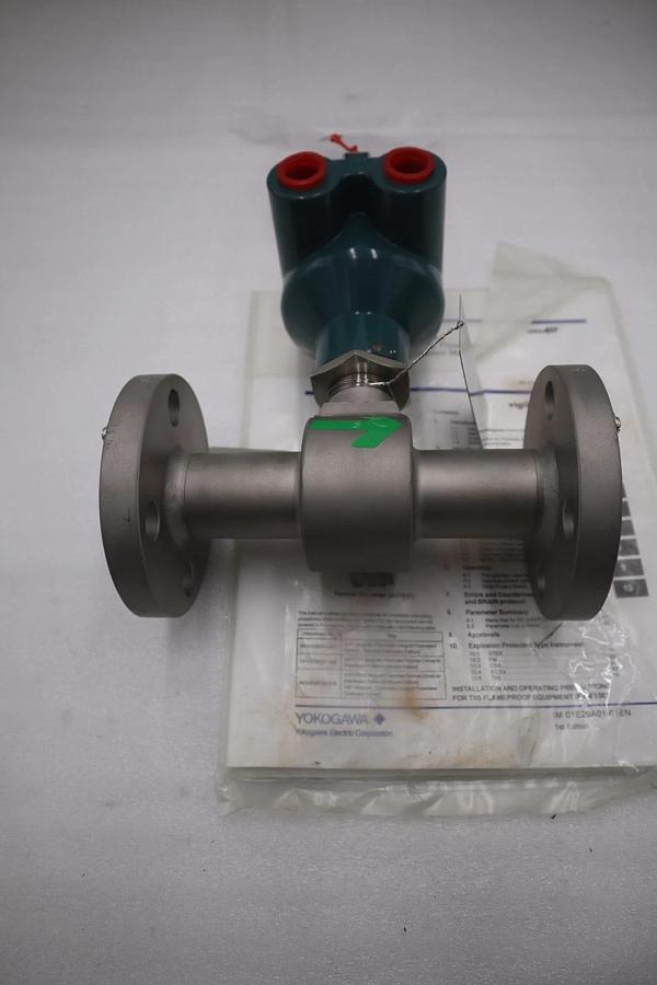 NEW YOKOGAWA AXF025C-NNAL1L-BA11-2NB/FF1/SCT MAGNETIC FLOWMETER STOCK G539A