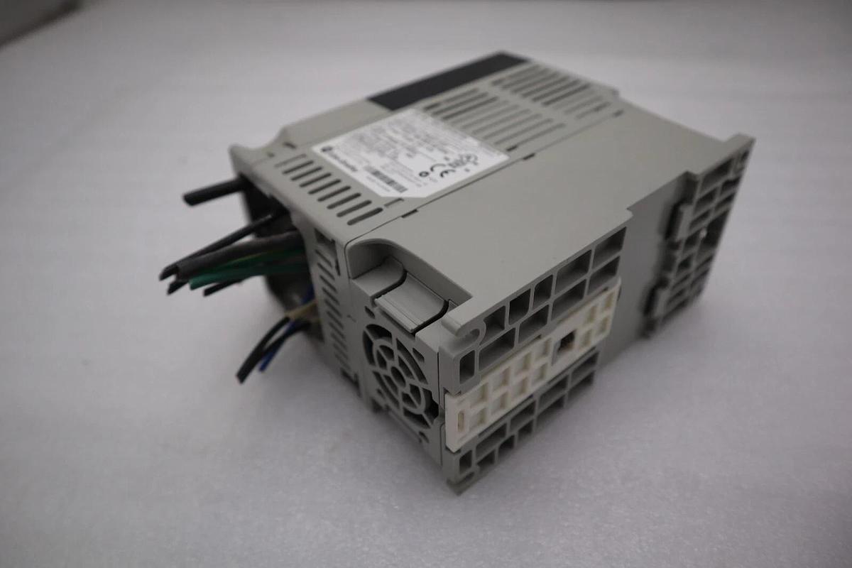 Used Allen Bradley 22A-D2P3N104 /A PowerFlex 4 AC Drive 1HP 3Ph 480V STOCK 5780
