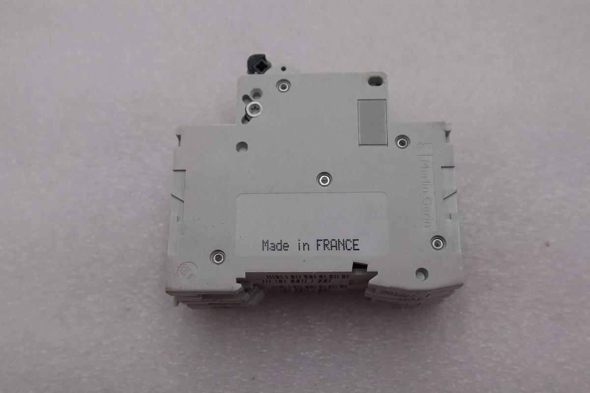 SCHNEIDER ELECTRIC GG004D001 CIRCUIT BREAKER 10A 240VAC STOCK #K-2326